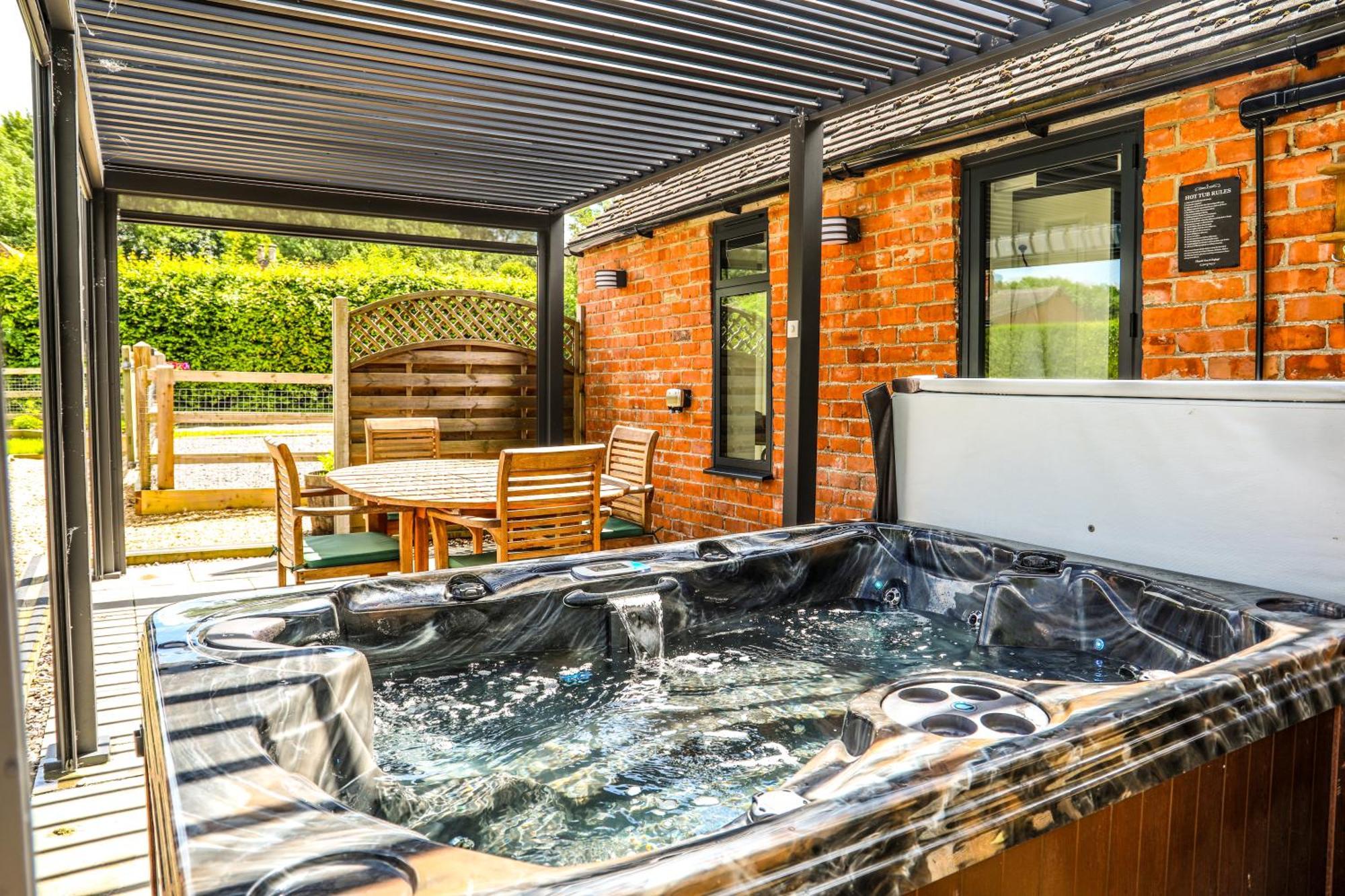 Cottage With Hot Tub - Near Cheltenham And Tewkesbury Eksteriør bilde